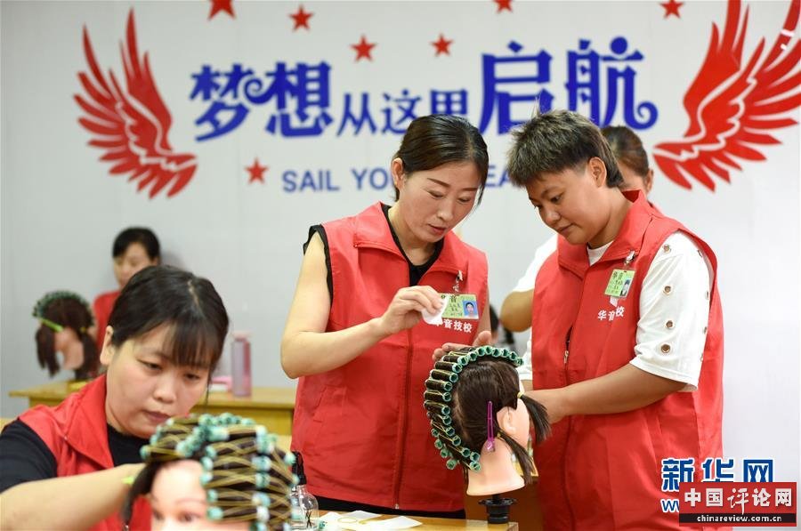 （习近平的小康故事·新华视界·图文互动）（8）“让每个人都有人生出彩的机会”——习近平和人民教育的故事