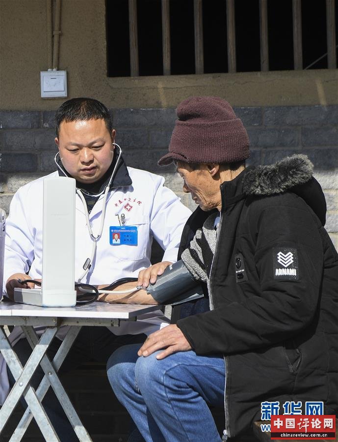 （习近平的小康故事·新华网·图文互动）（5）“真正解决好基层群众看病难、看病贵问题”——习近平和群众健康的故事