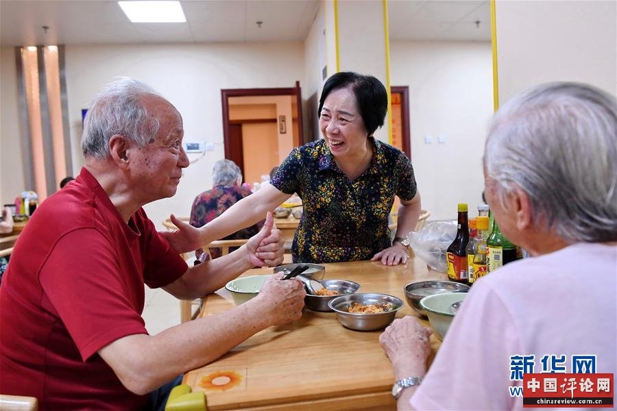 （习近平的小康故事·新华网·图文互动）（3）“让所有老年人都能有一个幸福美满的晚年”——习近平和尊老养老的故事