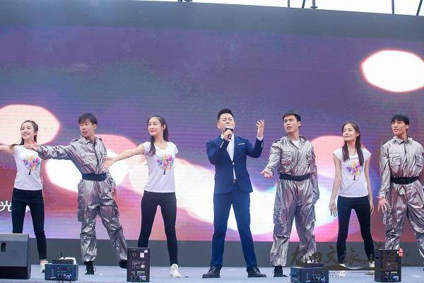 光明的翅膀》《平凡》双专辑新闻发布会暨公益演唱会成功举办